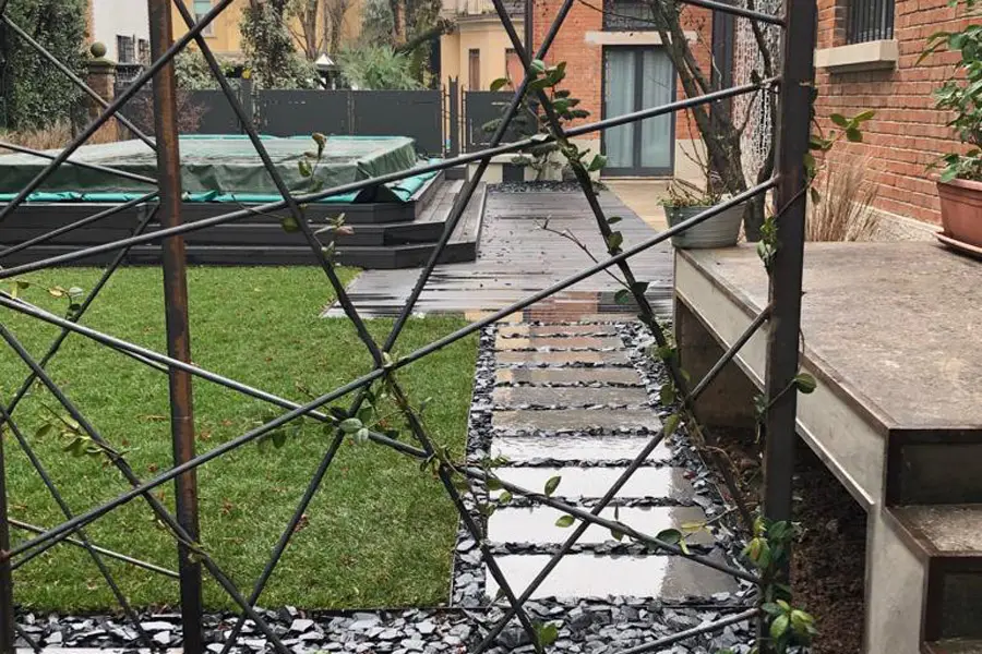 Manutenzione aree verdi con rinnovo stagionale